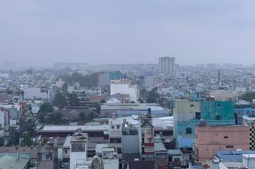 TPHCM xuất hiện 'mưa vàng', giải nhiệt cao điểm nắng nóng oi bức