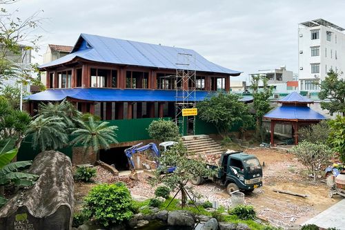 Tháo dỡ biệt phủ trái phép 20 tỷ đồng ở Quảng Ngãi