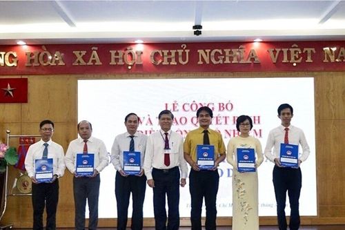 Nhiều trường học ở Hà Nội, TP.HCM có hiệu trưởng, hiệu phó mới