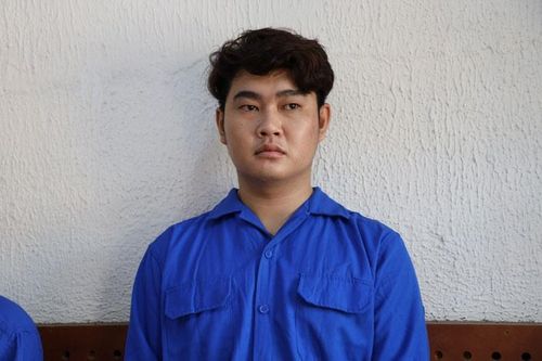 Đánh khách trong quán nhậu rồi cướp tài sản