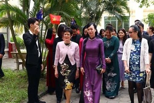 Phu nhân Chủ tịch nước và Phu nhân Toàn quyền Australia thăm Học viện Âm nhạc Quốc gia Việt Nam