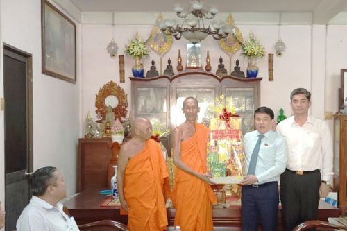 Hội đồng Dân tộc Quốc hội và Ủy ban Dân tộc chúc Tết Chôl Chnăm Thmây tại Trà Vinh