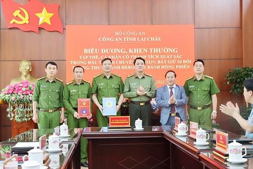 Lai Châu: Bắt giữ 2 đối tượng mua 10 bánh heroin và hồng phiến