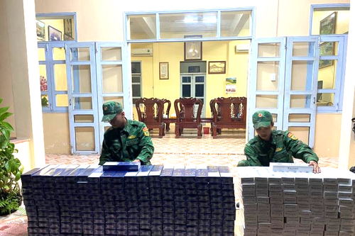 Bắt vụ vận chuyển gần 3.000 gói thuốc lá không rõ nguồn gốc