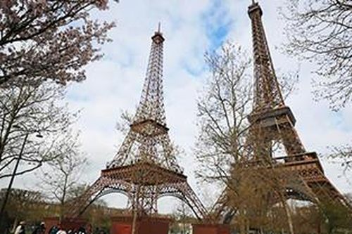 Bất ngờ xuất hiện phiên bản 'sinh đôi' của tháp Eiffel ở Paris