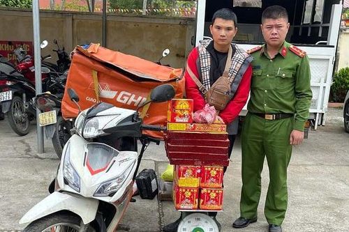 Công an lập chuyên án bắt hai đối tượng vận chuyển hàng cấm