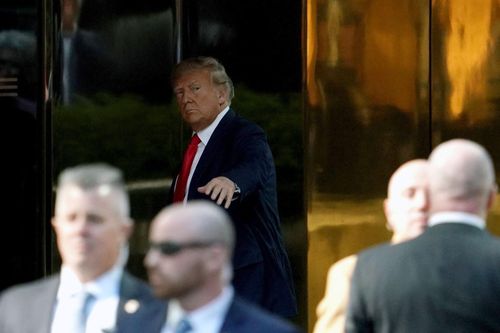Cảnh báo xuất hiện ảnh giả về chân dung lưu hồ sơ cảnh sát của ông Trump