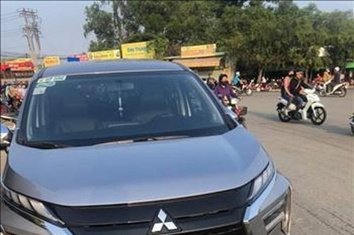 Tạm giữ thanh niên nghi ngáo đá, lái ô tô tông hàng loạt xe máy