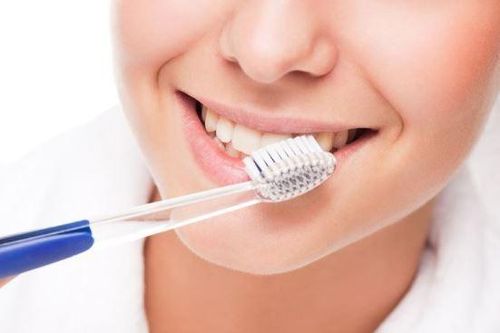 Điều gì sẽ xảy ra khi bạn đánh răng quá mạnh tay?