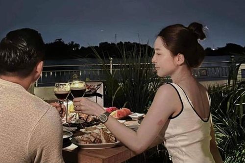 Nũng nịu đòi bạn trai 'làm cho cả thế giới phải ghen tỵ', hotgirl Trâm Anh nhận lại đúng 3 chữ
