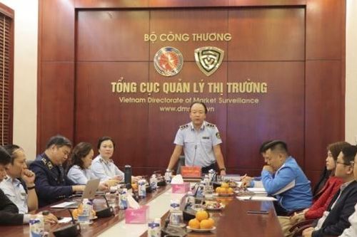 Thanh niên Quản lý thị trường với pháp luật về thương mại điện tử