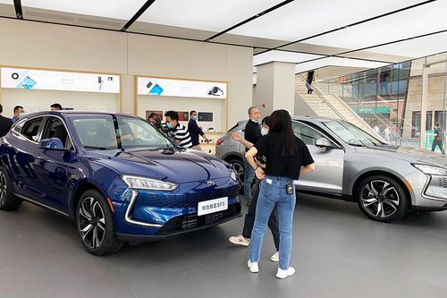 Tham vọng sản xuất ô tô của Huawei gặp nhiều khó khăn trước lệnh trừng phạt của Mỹ