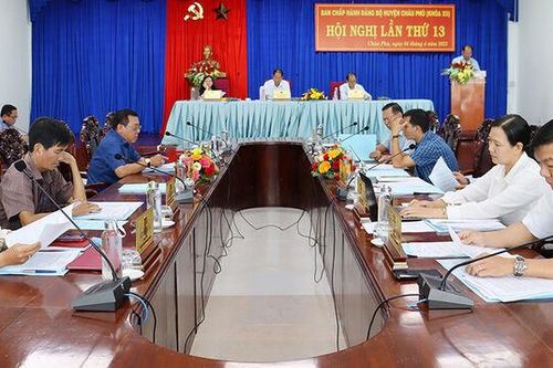 Châu Phú tiếp tục đẩy mạnh công tác xây dựng, chỉnh đốn Đảng và phát triển kinh tế - xã hội