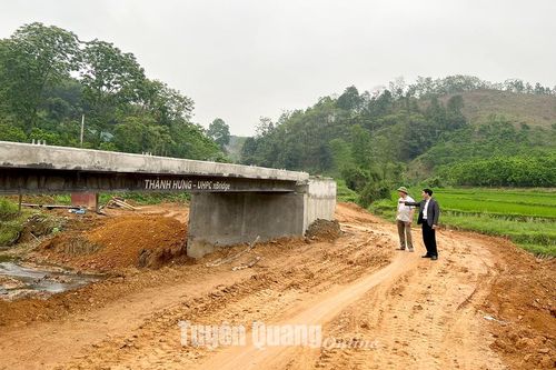 Bền bỉ việc làng