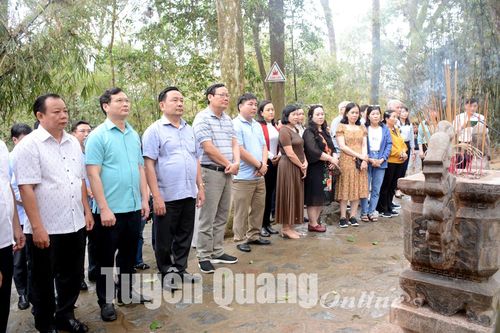 Đoàn công tác HĐND tỉnh Tiền Giang và Quảng Nam thăm Khu di tích Quốc gia đặc biệt Tân Trào