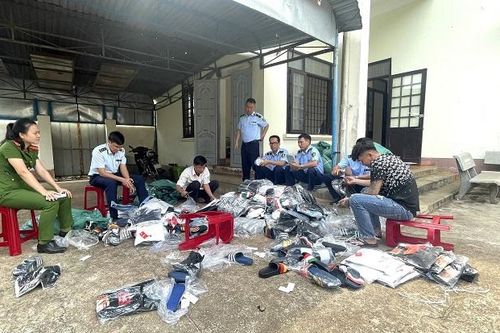 Đắk Lắk: Buộc tiêu hủy 2.000 sản phẩm hàng hóa vi phạm và xử phạt gần 130 triệu đồng
