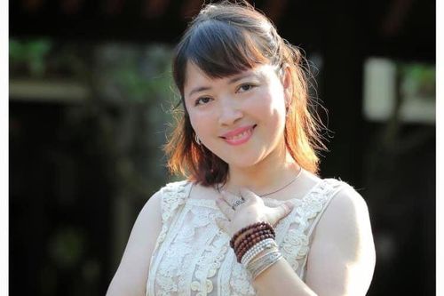 Chùm thơ Bảo Ngọc: Em mê váy và cũng ưa làm nũng
