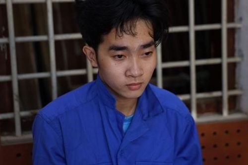 Đánh người, cướp của vì... lấy đũa không hỏi