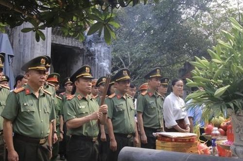 Viện Khoa học Và công nghệ dâng hương nữ Anh hùng dân tộc Triệu Thị Trinh