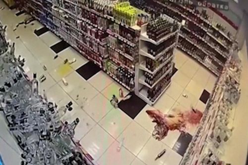 Khoảnh khắc nhà cửa rung lắc vì động đất ở Nga