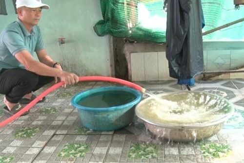 Người dân vùng bãi ngang Quảng Bình khốn khổ vì nước ngầm sụt giảm, nhiễm phèn
