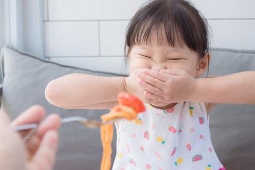 Mẹ có nên cho trẻ biếng ăn dùng vitamin tổng hợp?