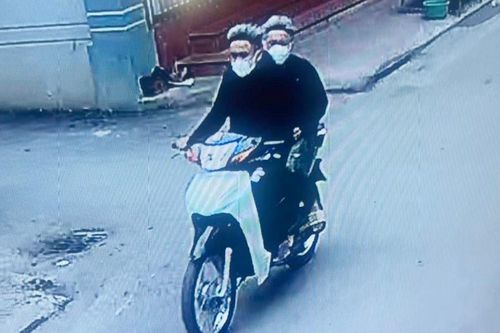 2 tên cướp manh động gí dao đe dọa cướp tài sản giữa ban ngày