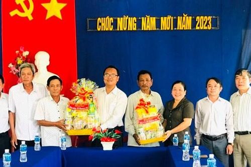 Bình Thuận: Thăm, chúc tết Ramưwan đồng bào Chăm theo đạo Hồi giáo (Bàni) năm 2023