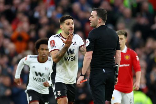 Mitrovic bị cấm thi đấu 8 trận