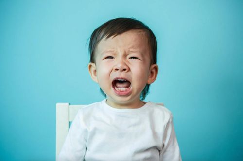 Người giúp việc ở Singapore đi tù 6 tháng vì cắn vào tay trẻ