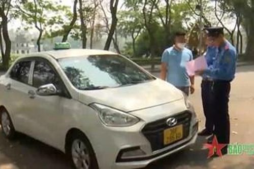 Hà Nội: Tăng cường kiểm tra, xử lý các vi phạm trong hoạt động taxi