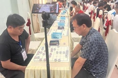 Kỳ thủ cờ tướng và cữ dợt cuối vô địch đồng đội toàn quốc trước thi đấu SEA Games 32