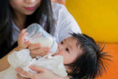 Gánh nặng nuôi dạy con cái của cha mẹ trẻ Hàn Quốc