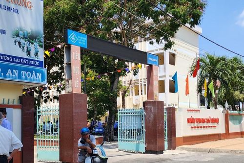 Khởi tố, bắt tạm giam thầy giáo 'gạ tình'nữ sinh lớp 8 ở Tiền Giang
