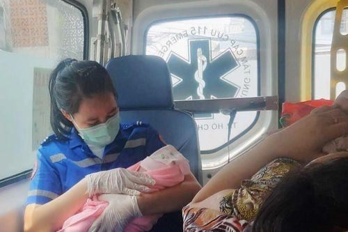 Sản phụ đẻ rớt con trong phòng tắm, sức khỏe đã ổn định