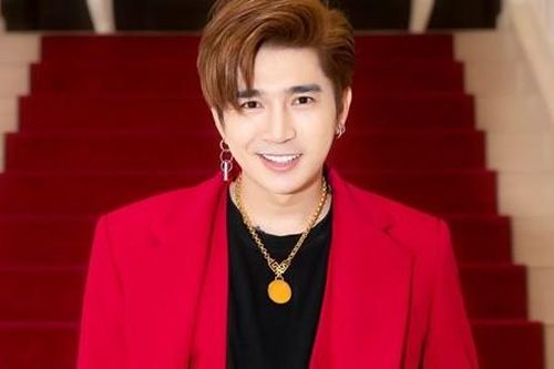 Loạt lùm xùm của ca sĩ Chi Dân