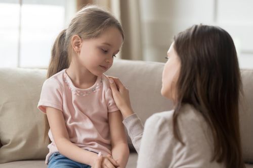 Vì sao không nên đăng ảnh con lên mạng xã hội?