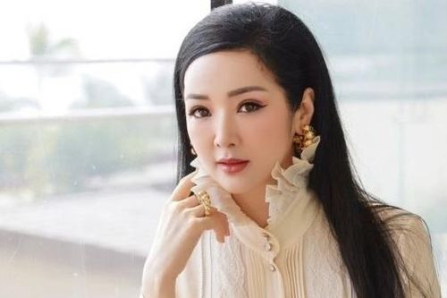 Gu thời trang thanh lịch, nữ tính của Hoa hậu Giáng My