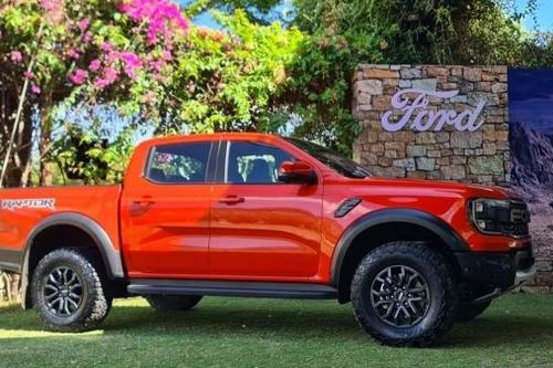 Cận cảnh Ford Ranger Raptor xuất hiện tại Việt Nam