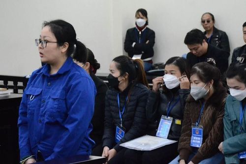 Cấu kết, bàn bạc để chiếm đoạt tiền của nhiều ngân hàng