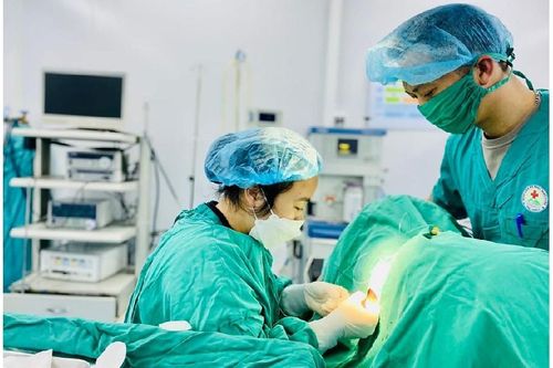 Chàng trai trẻ 17 tuổi suýt mất tinh hoàn bởi 'hội chứng mùa đông'