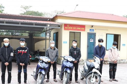 Tịch thu phương tiện của nam thanh niên nhiều lần 'bốc đầu' xe máy trên phố