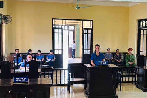 Nam tài xế đi đầu thú sau khi gây tai nạn chết người