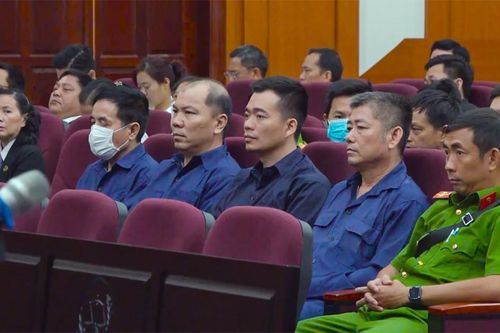 Vụ buôn lậu 200 triệu lít xăng: Rút kháng nghị với 15 bị cáo