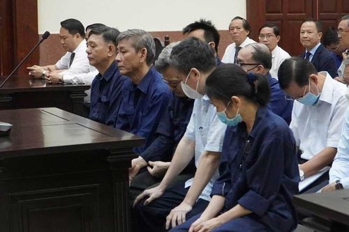 Bất ngờ rút kháng nghị với 15 bị cáo đường dây buôn lậu 200 triệu lít xăng