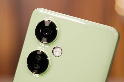 Smartphone 5G, RAM 8 GB, sạc 67W, giá gần 6 triệu đồng