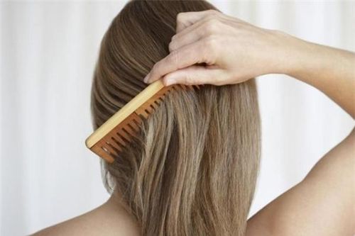 6 việc làm đang phá hủy mái tóc của bạn