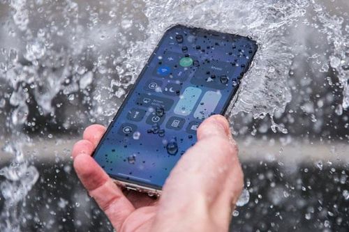 Cách xử lý khi điện thoại bị rơi vào nước