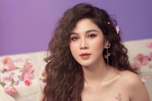 MC Thu Hoài nói về cuộc sống 'mẹ bỉm': 'Không son phấn, chỉ có quầng thâm'