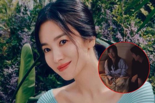 Lộ đoạn clip gian tình của Song Hye Kyo và tình trẻ, đàng trai chăm chú ngắm nghía đến không rời mắt